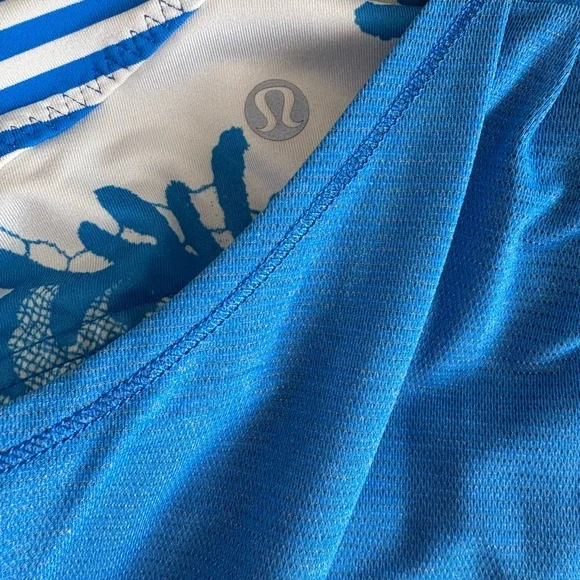 Lululemon Run Back On Track Tank Top Blue White Floral & Stripe Bra Cinch Size 8 - Picture 7 of 8